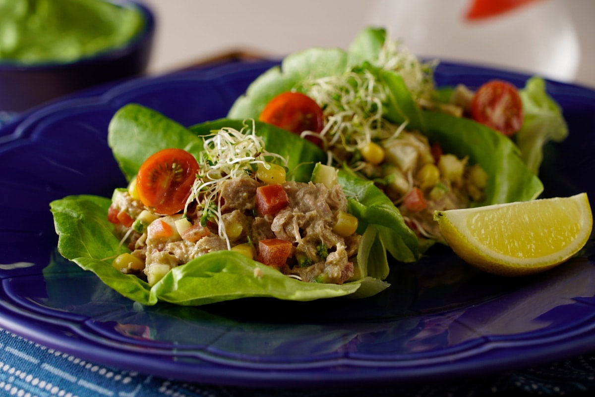 Tacos de Lechuga con Ensalada de Atún y Aguacate - Gmate